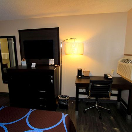 Super 8 By Wyndham Lenexa Overland Park Area/Mall Area Buitenkant foto