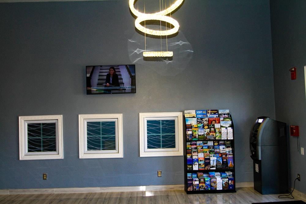 Super 8 By Wyndham Lenexa Overland Park Area/Mall Area Buitenkant foto
