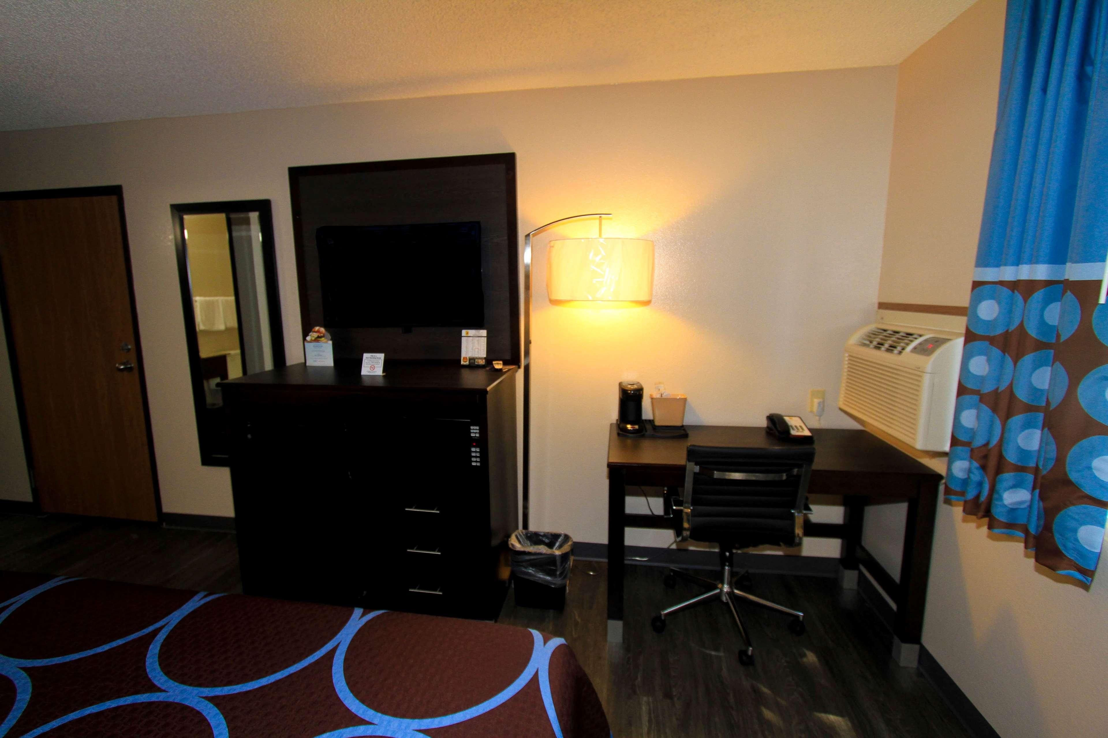 Super 8 By Wyndham Lenexa Overland Park Area/Mall Area Buitenkant foto