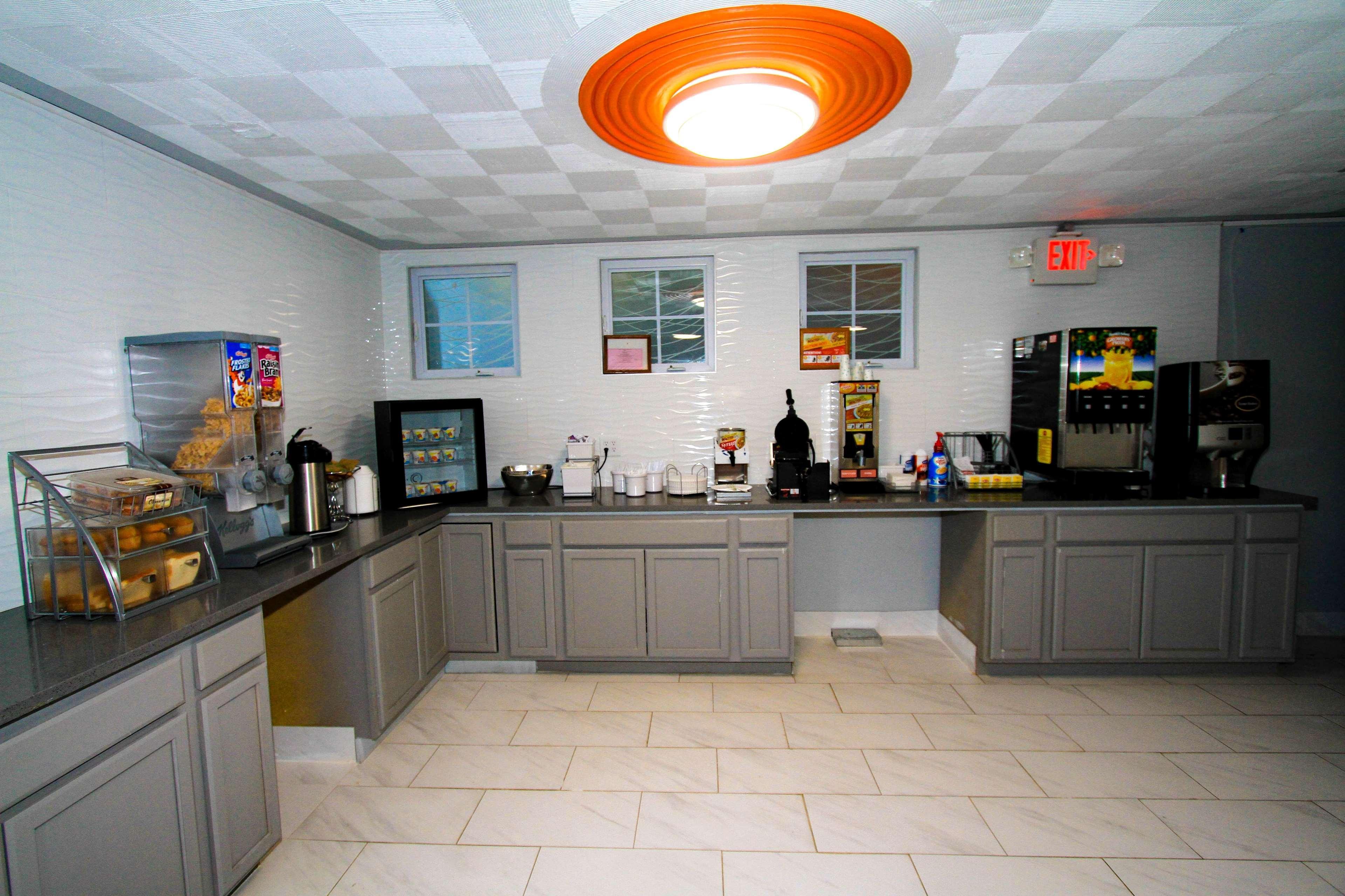 Super 8 By Wyndham Lenexa Overland Park Area/Mall Area Buitenkant foto